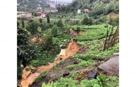 Rize'de heyelan nedeniyle 3 ev boşatıldı!