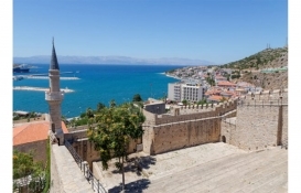 İzmir Bayraklı'da bazı alanlar orman sınırları dışına çıkarıldı!