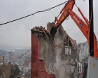 Gaziosmanpaşa'daki riskli bina yıkıldı!