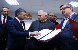 Binali Yıldırım, Sultanbeyli'de tapu dağıttı!