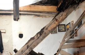 Ardahan'da ev çöktü: Bir ölü, iki yaralı!