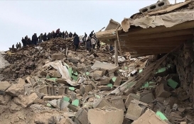 Van'daki depremde hasar gören ev sahipleri için kalıcı konut inşaatına başlanmalı!