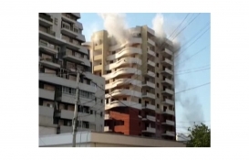 Arnavutluk'ta depremde hasar gören bina patlayıcı ile yıkıldı!