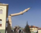 Afyonkarahisar'da cami minaresi rüzgardan devrildi!