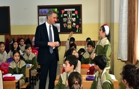 Aydın Baruş depremde hasar görünce bina değiştiren okulları ziyaret etti!