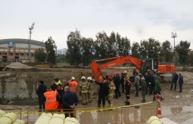 İzmir'de metro vagonu yer altı park alanı inşaatında göçük!