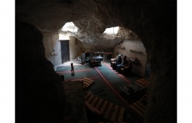 İsrail'in yıkımları Filistinli ailelerin zorunluluktan mesken tuttuğu mağaralara ulaştı!